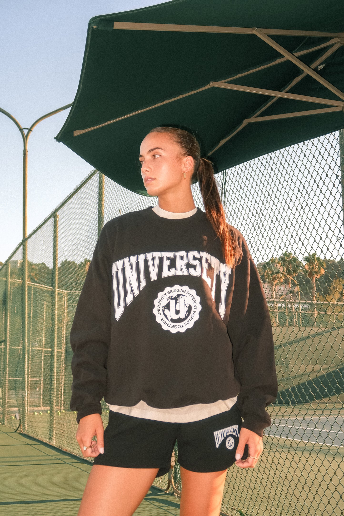 Universety Logo Crewneck(Off-Black)